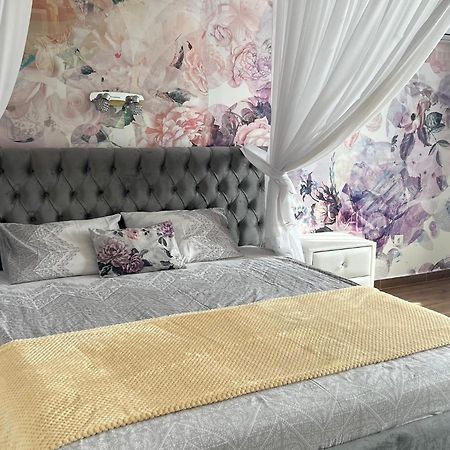 Apartament Studio Jadis 1 Oradea Buitenkant foto